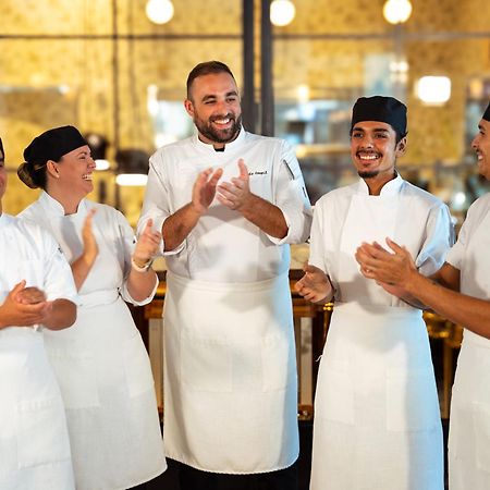 ette luxury hotel&spa Four Corners Extérieur photo Chef and his team