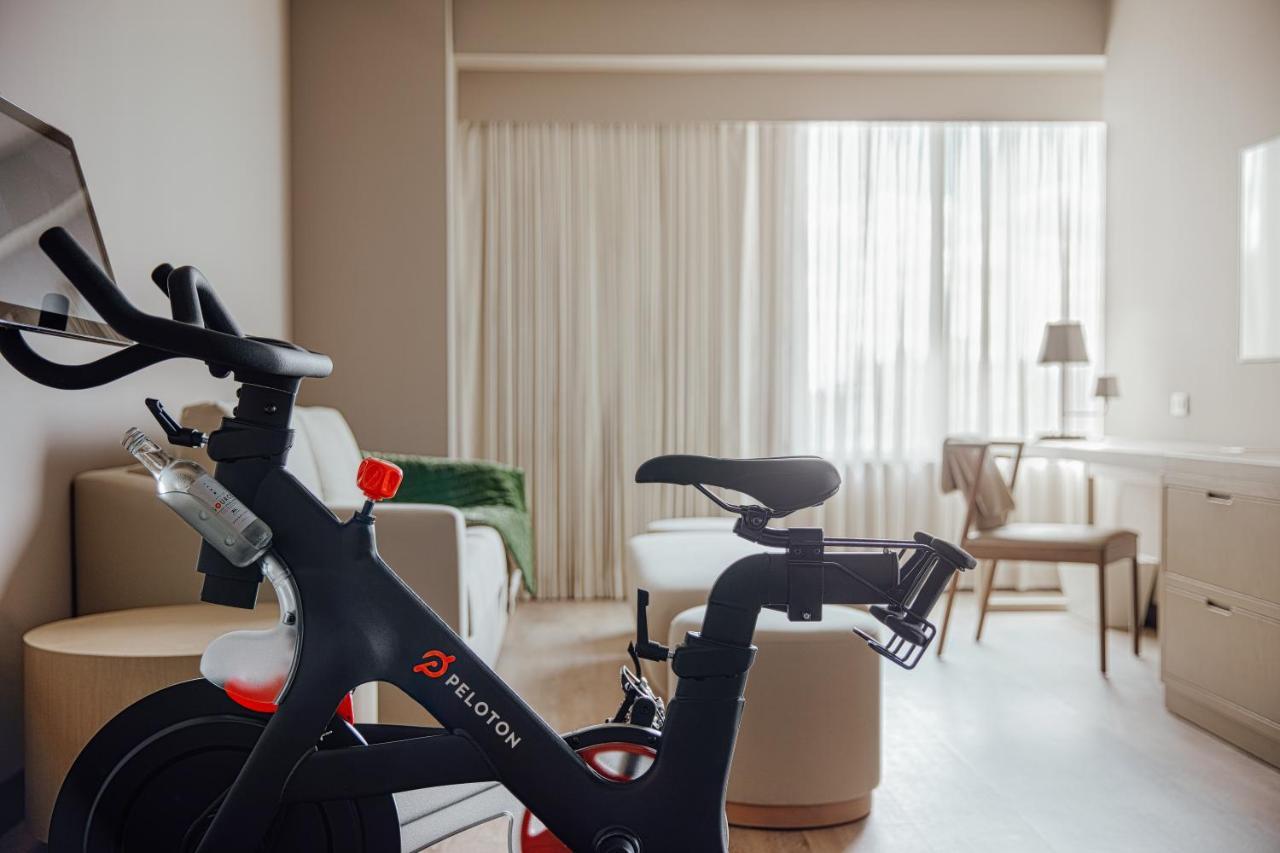 ette luxury hotel&spa Four Corners Extérieur photo Peloton stationary bike