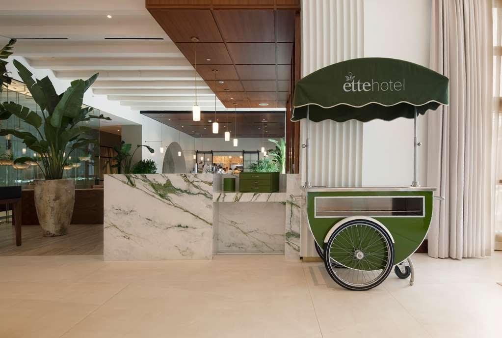 ette luxury hotel&spa Four Corners Intérieur photo A mobile coffee cart